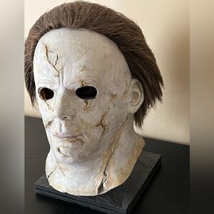 Michael Myers Mask and Display Stand Halloween Movie Rob Zombie Horror 🎃🔥🔪